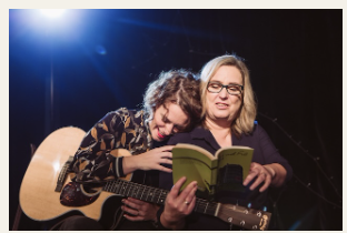 Anne Bax liest und Anika Auweiler singt
